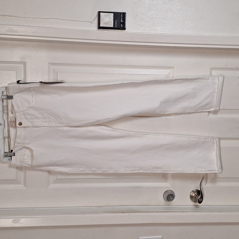 NWT jen7 Plus size! 7 for all Mankind  Straight Crop & Roll White Jeans Size 8